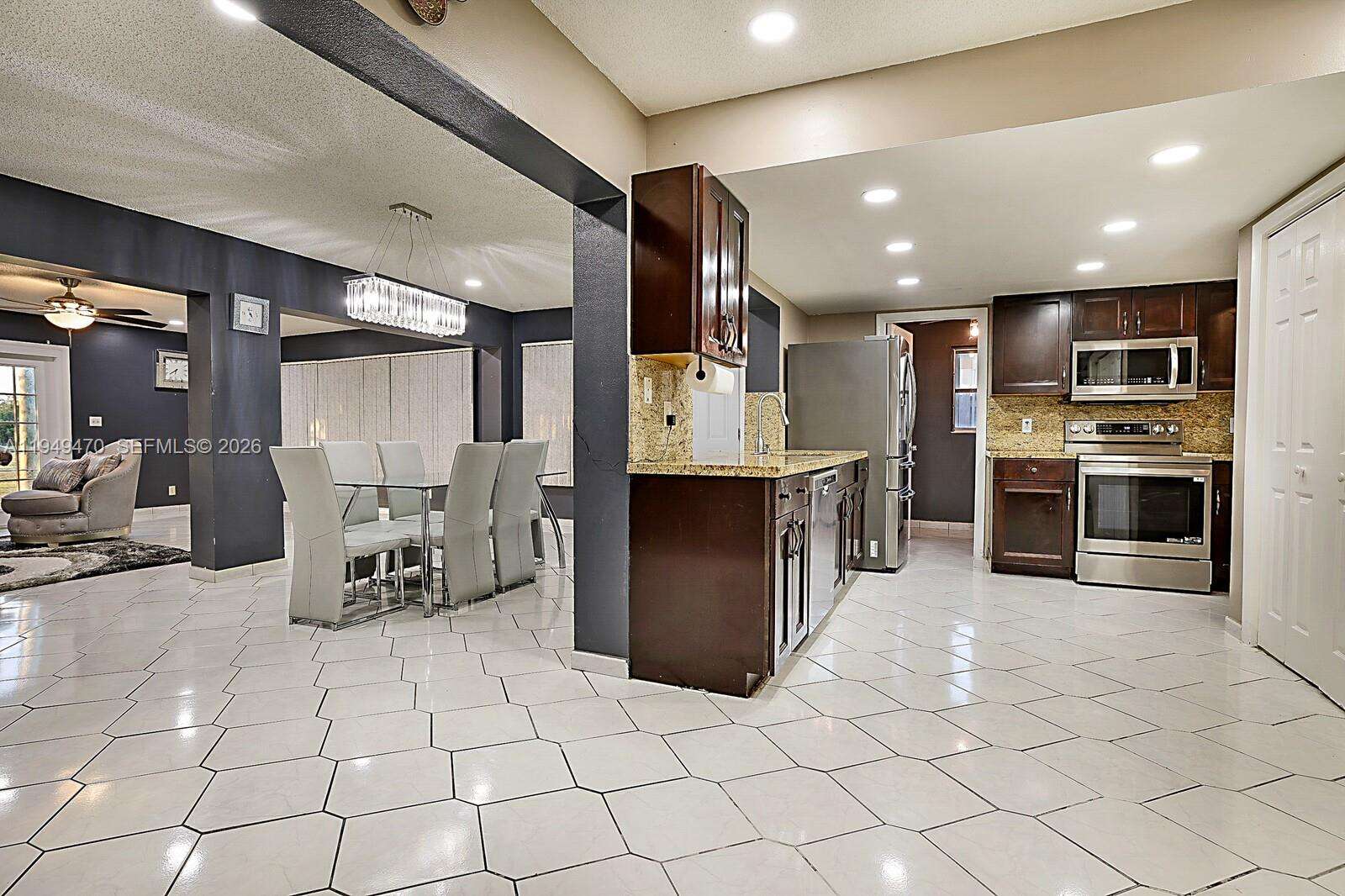 2210 91st Ter, Pembroke Pines, FL 33024 - For Sale photo 15