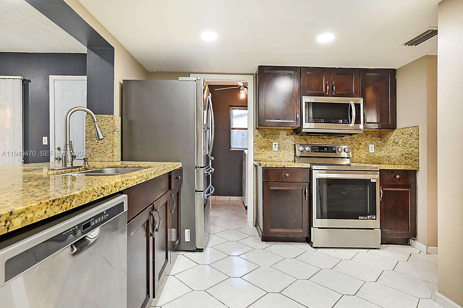 2210 91st Ter, Pembroke Pines, FL 33024 - For Sale photo 18