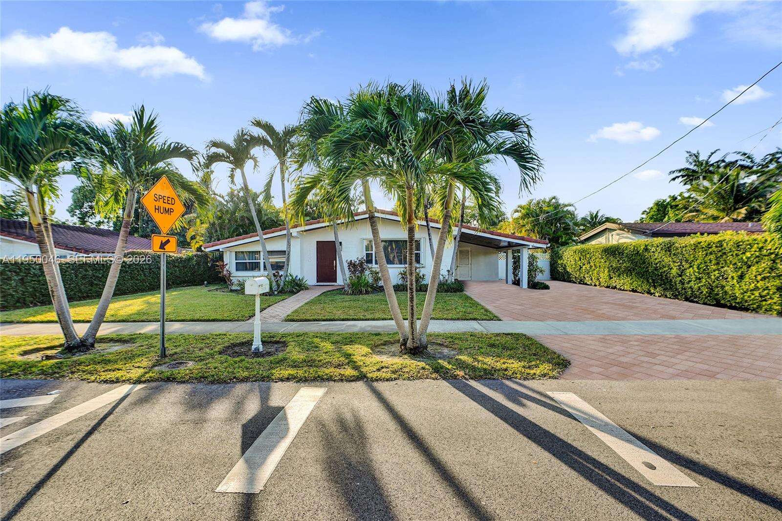 21120 24th Ct, Miami, FL 33180 | Picture 2