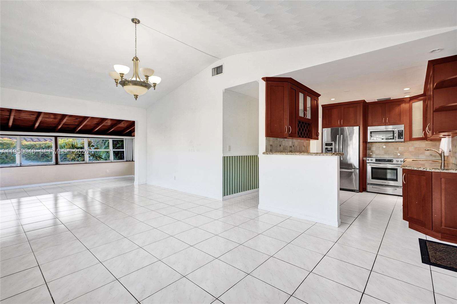 21120 24th Ct, Miami, FL 33180 | Picture 16