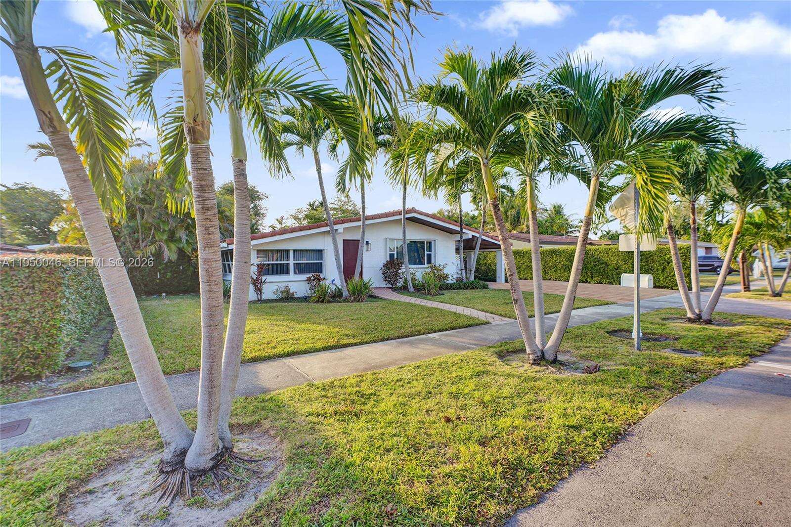 21120 24th Ct, Miami, FL 33180 | Picture 3