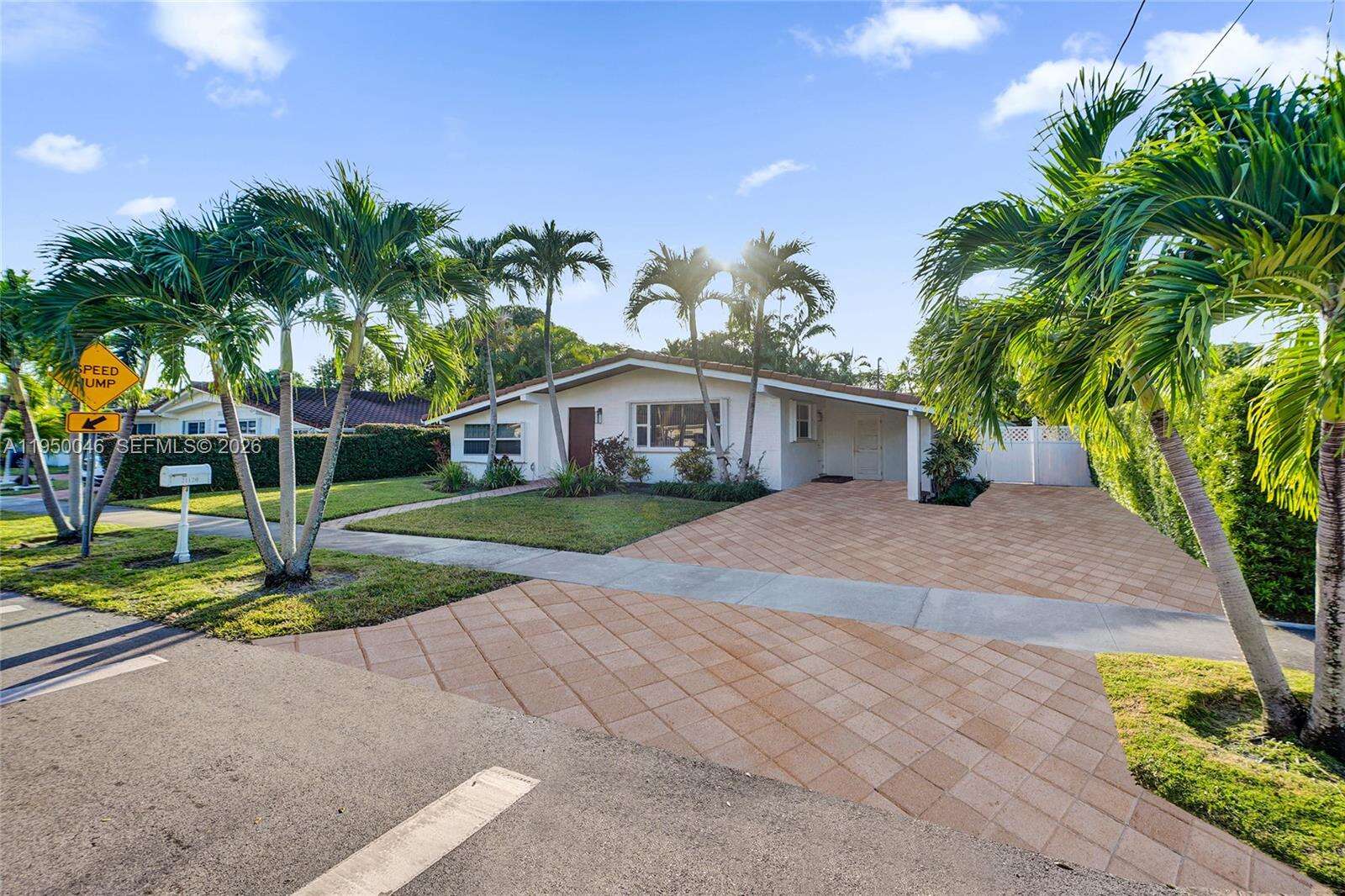 21120 24th Ct, Miami, FL 33180 | Picture 4