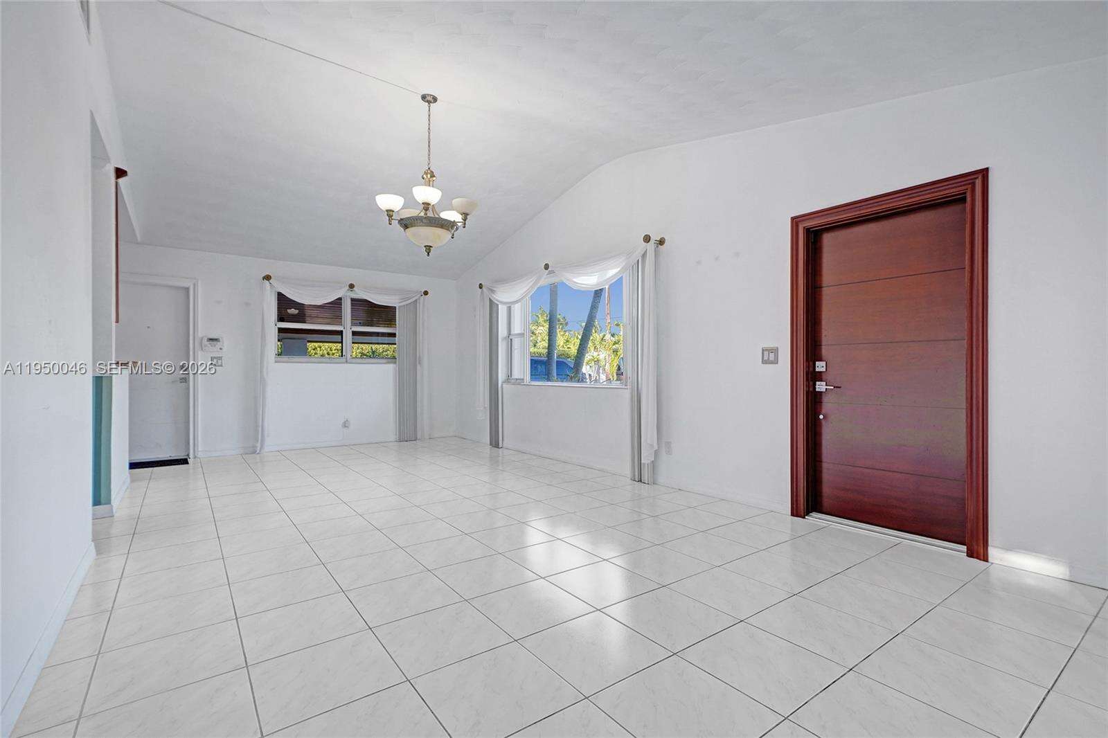 21120 24th Ct, Miami, FL 33180 | Picture 7