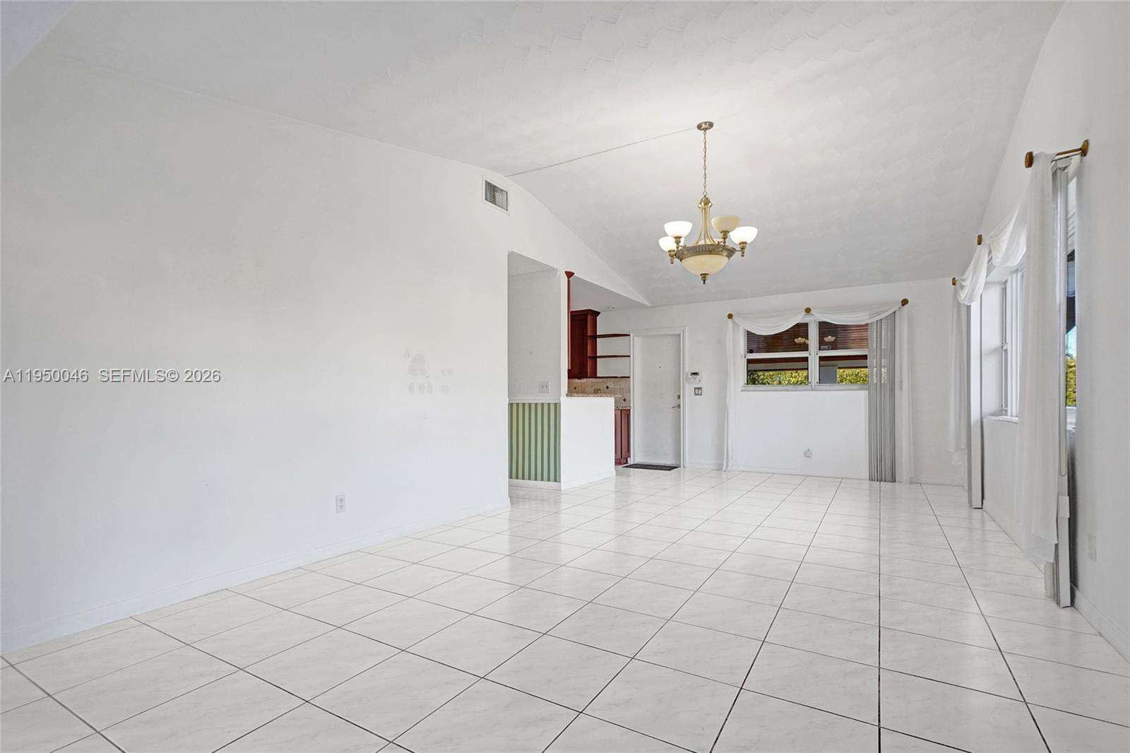 21120 24th Ct, Miami, FL 33180 | Picture 9