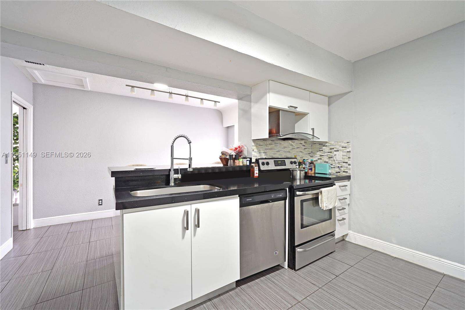 2534 Monroe St, Hollywood, FL 33020 | Picture 11