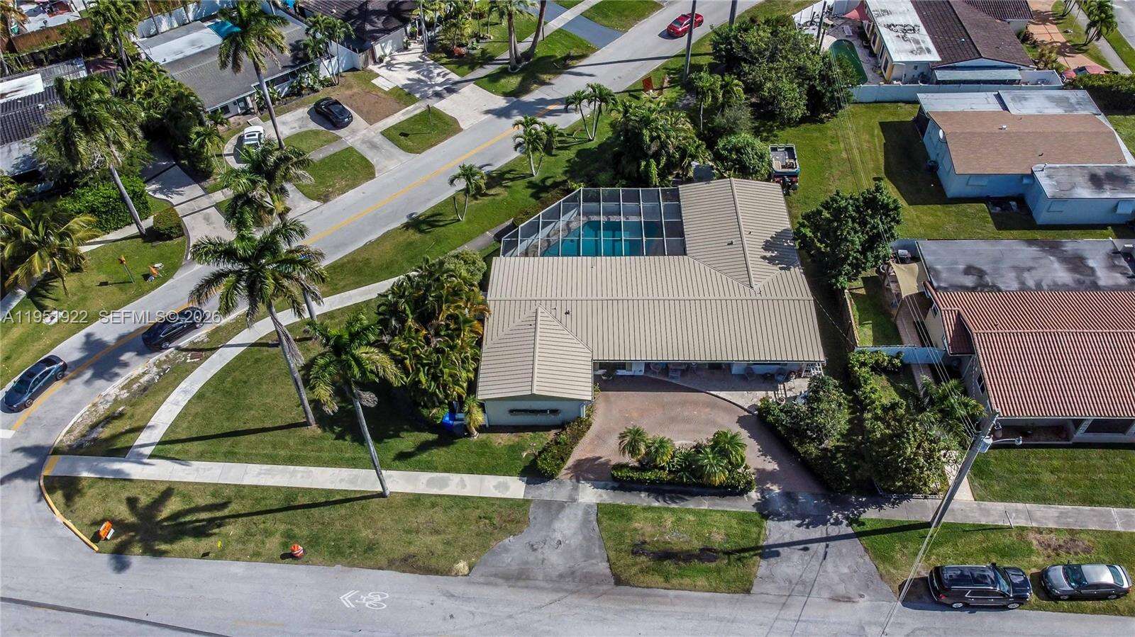 910 14th Ct, Hollywood, FL 33020 - For Sale photo 2