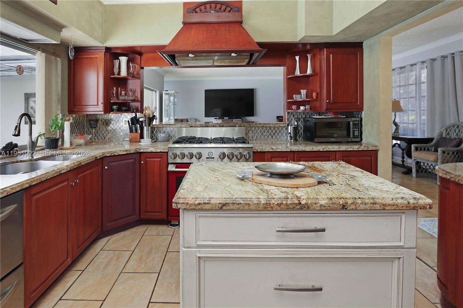 910 14th Ct, Hollywood, FL 33020 - For Sale photo 5