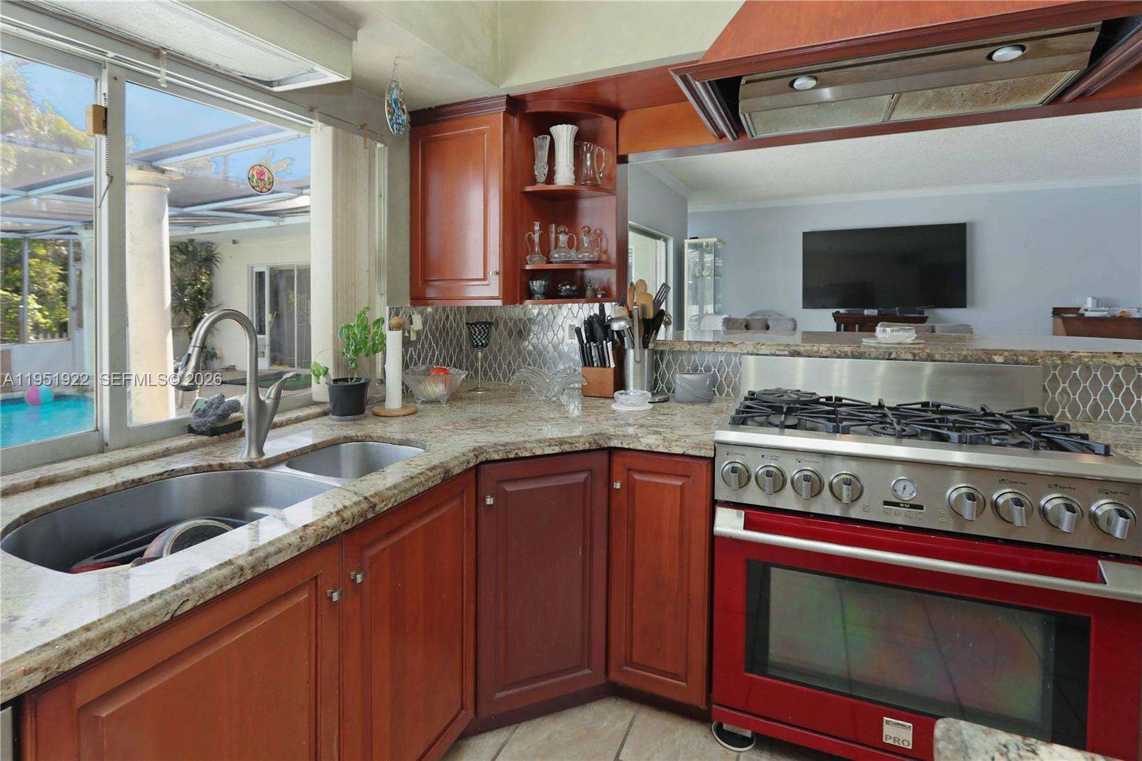 910 14th Ct, Hollywood, FL 33020 - For Sale photo 6