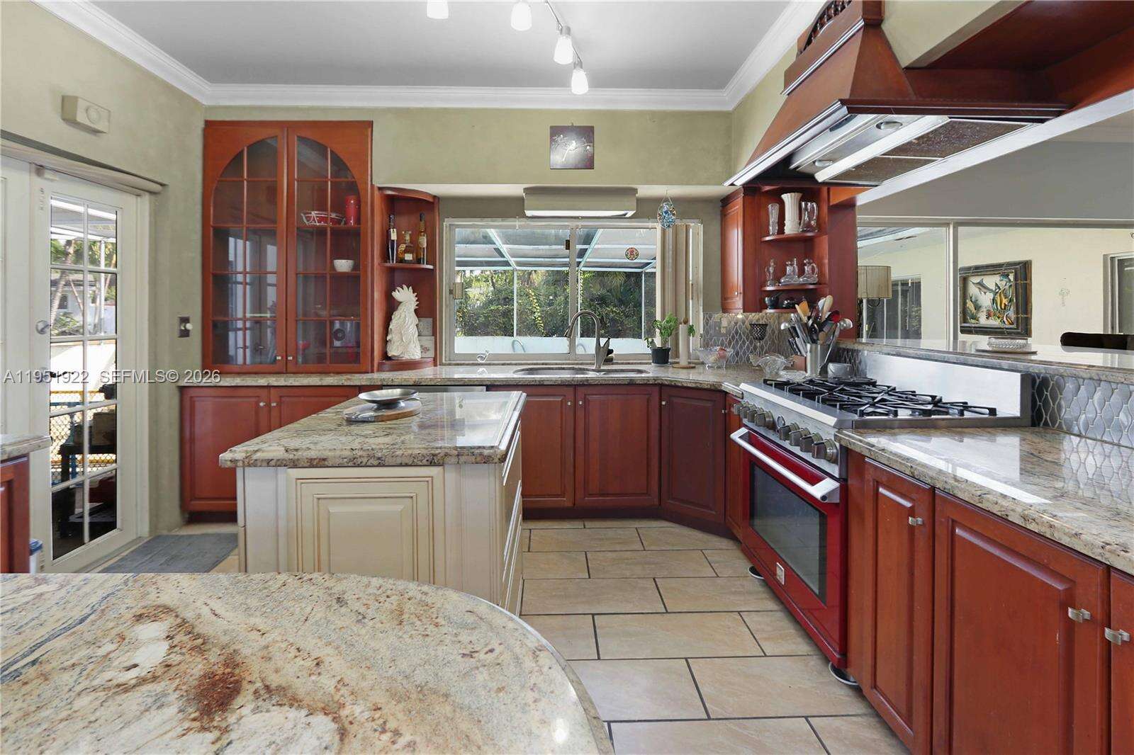 910 14th Ct, Hollywood, FL 33020 - For Sale photo 8