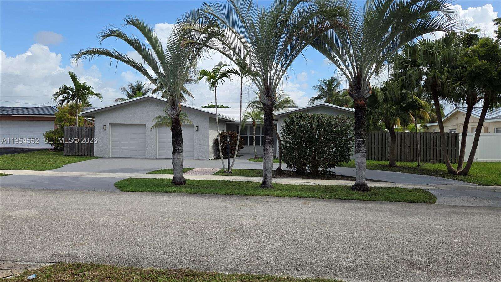 1245 Coral Ln, Hollywood, FL 33019 | Picture 1