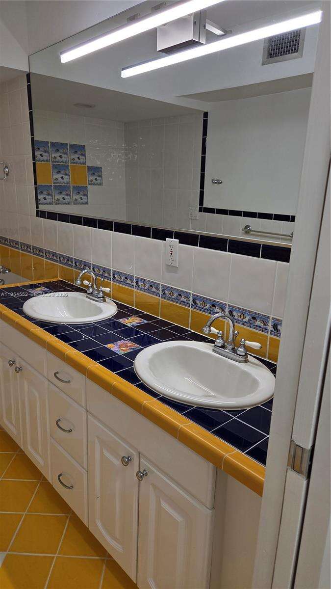 1245 Coral Ln, Hollywood, FL 33019 | Picture 35