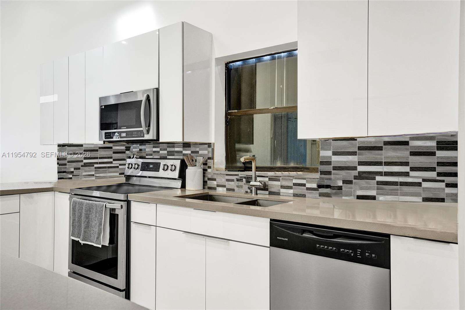 2619 Parkview Dr, Hallandale Beach, FL 33009 | Picture 12