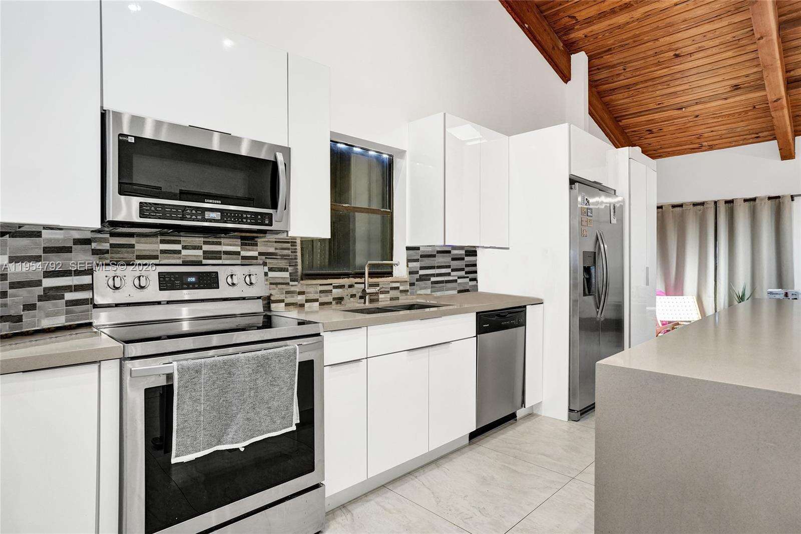 2619 Parkview Dr, Hallandale Beach, FL 33009 | Picture 6