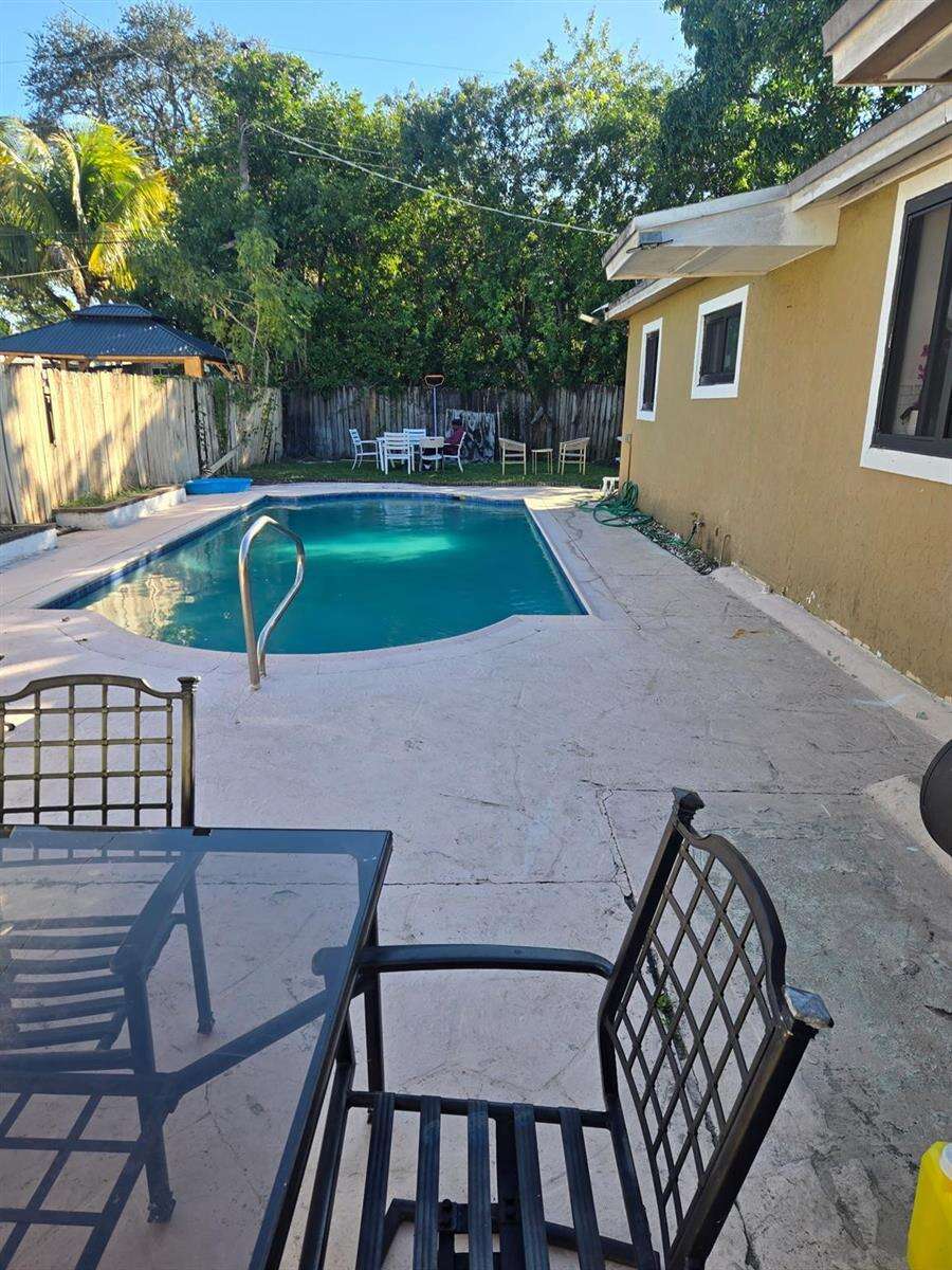 301 66th, Hollywood, FL 33024 - For Sale photo 3