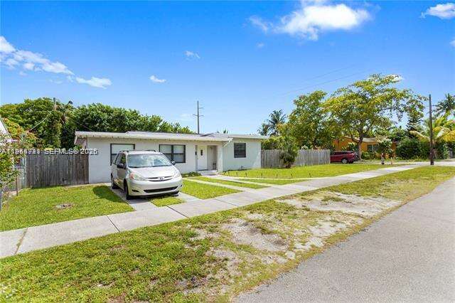 2407 Dewey St, Hollywood, FL 33020 - For Sale photo 2
