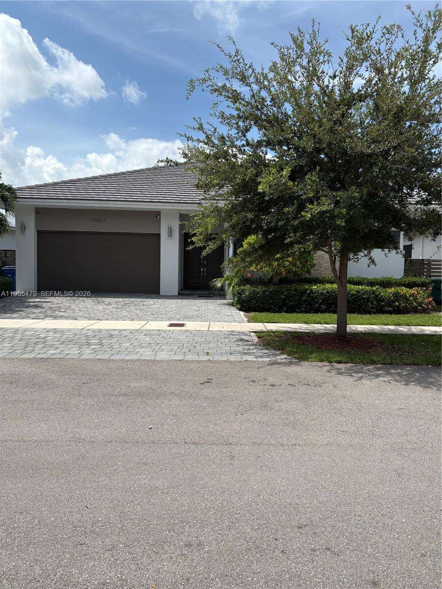 15062 177th Ter, Miami, FL 33187 - For Sale photo 2