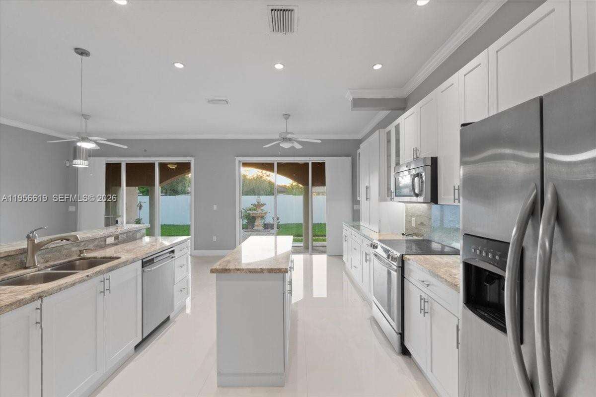 16640 86th Ct, Miami Lakes, FL 33016 | Picture 1