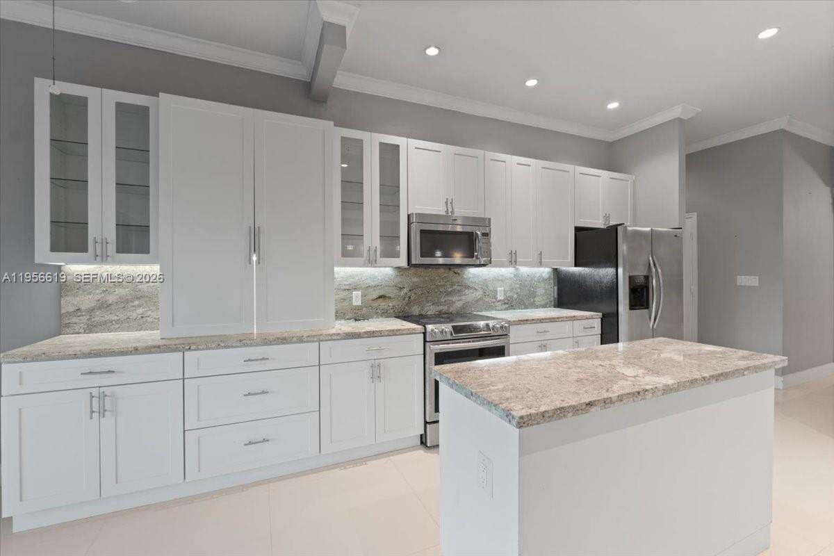 16640 86th Ct, Miami Lakes, FL 33016 | Picture 3