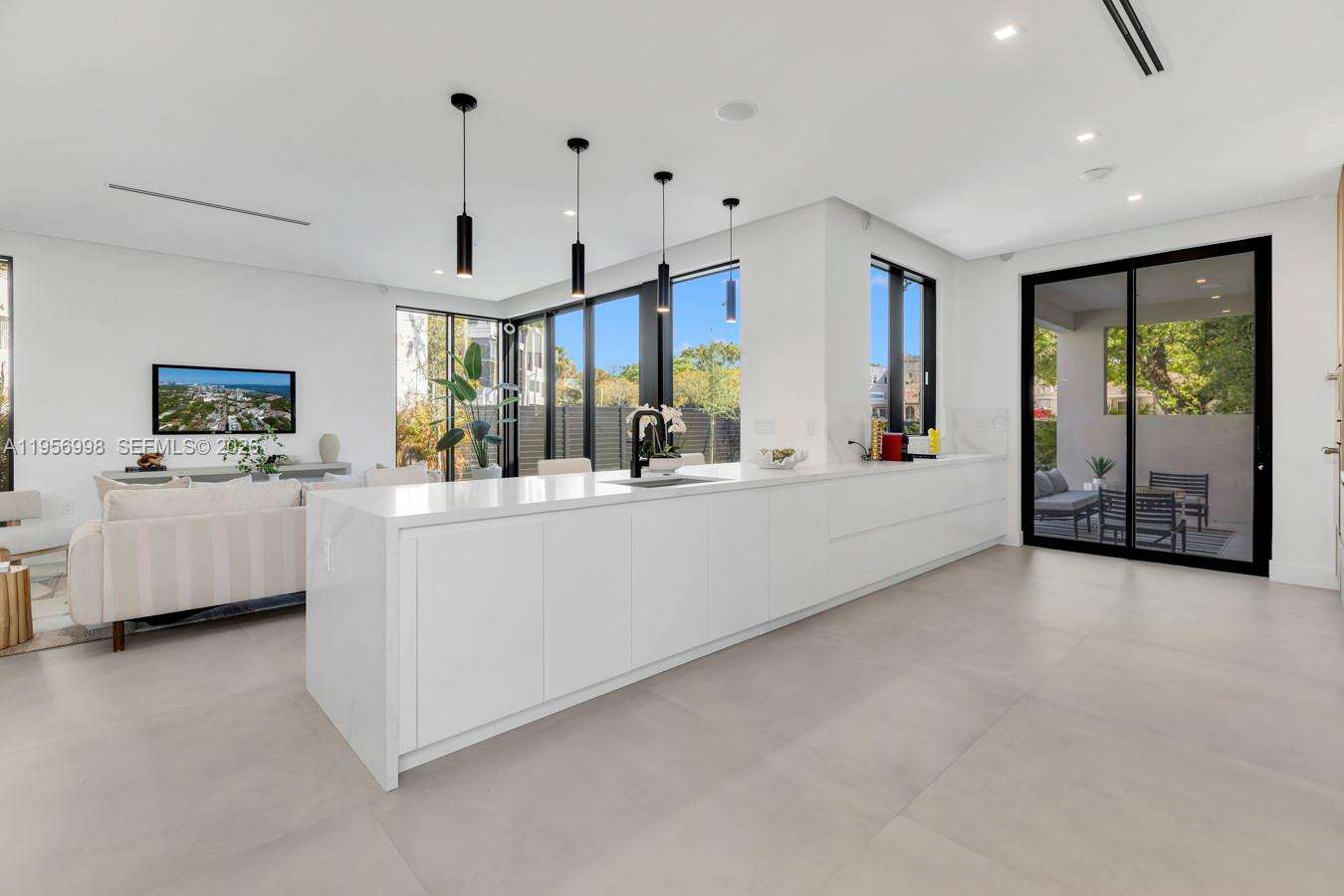 3200 Thomas Ave, Miami, FL 33133 | Picture 10