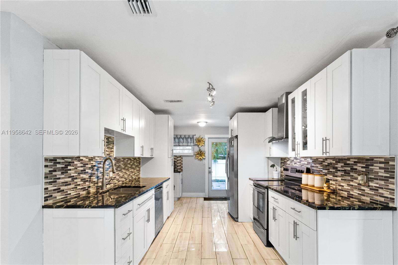 821 73rd Ter, Hollywood, FL 33024 - For Sale photo 2