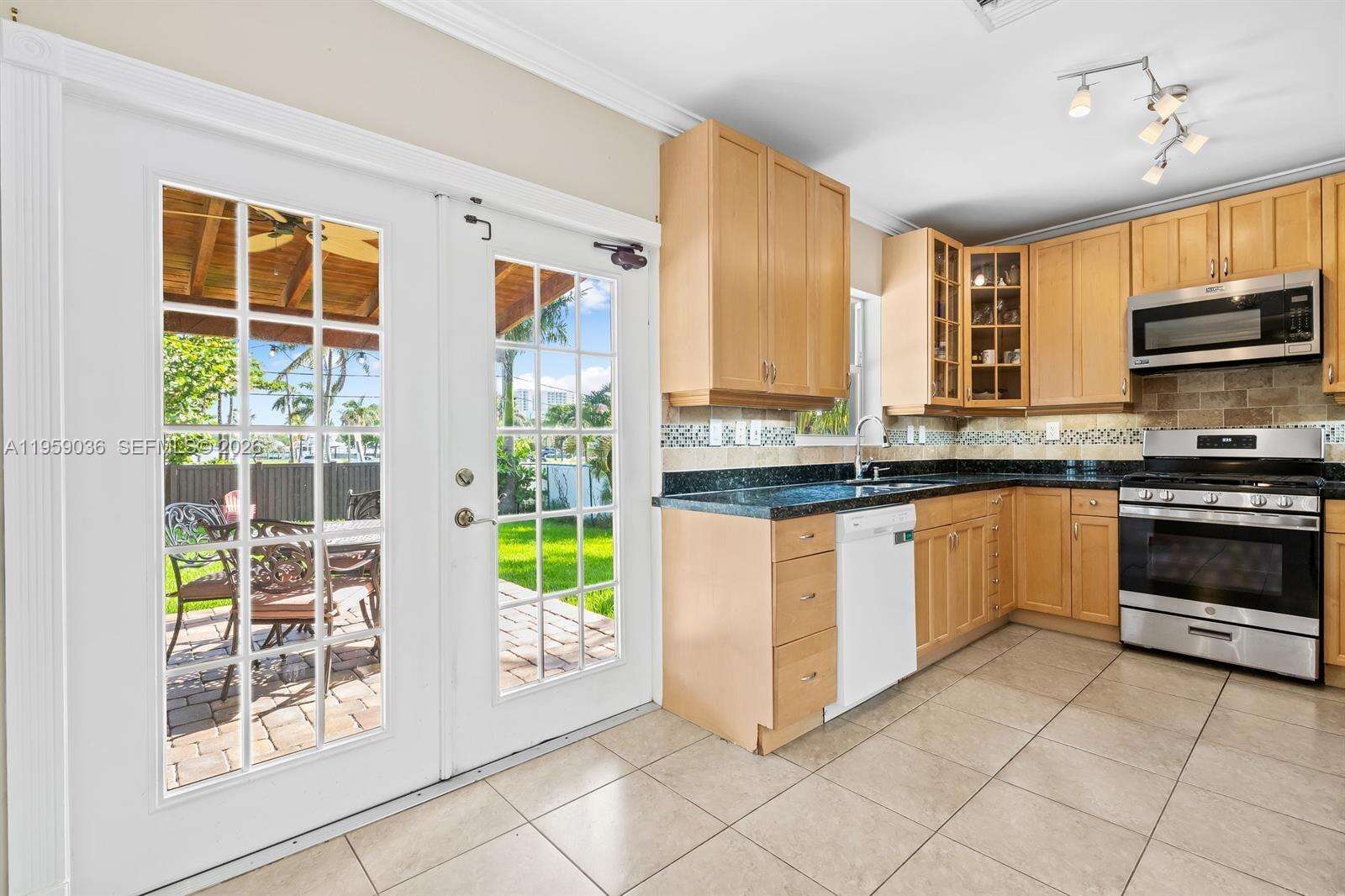 715 Tyler St, Hollywood, FL 33019 | Picture 11