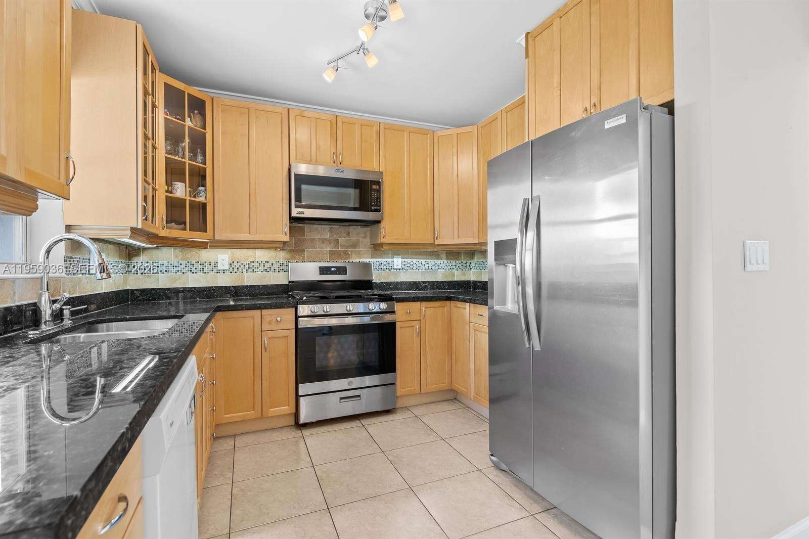 715 Tyler St, Hollywood, FL 33019 | Picture 12