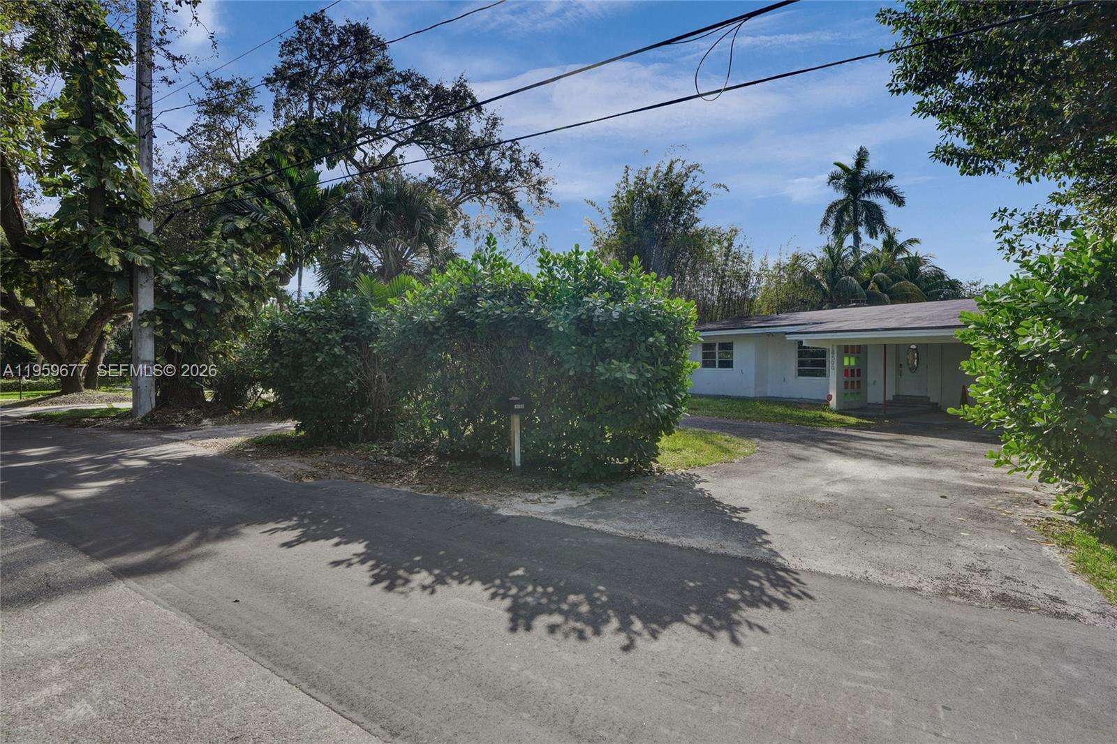 18500 23rd Ct, Miami, FL 33180 | Picture 3