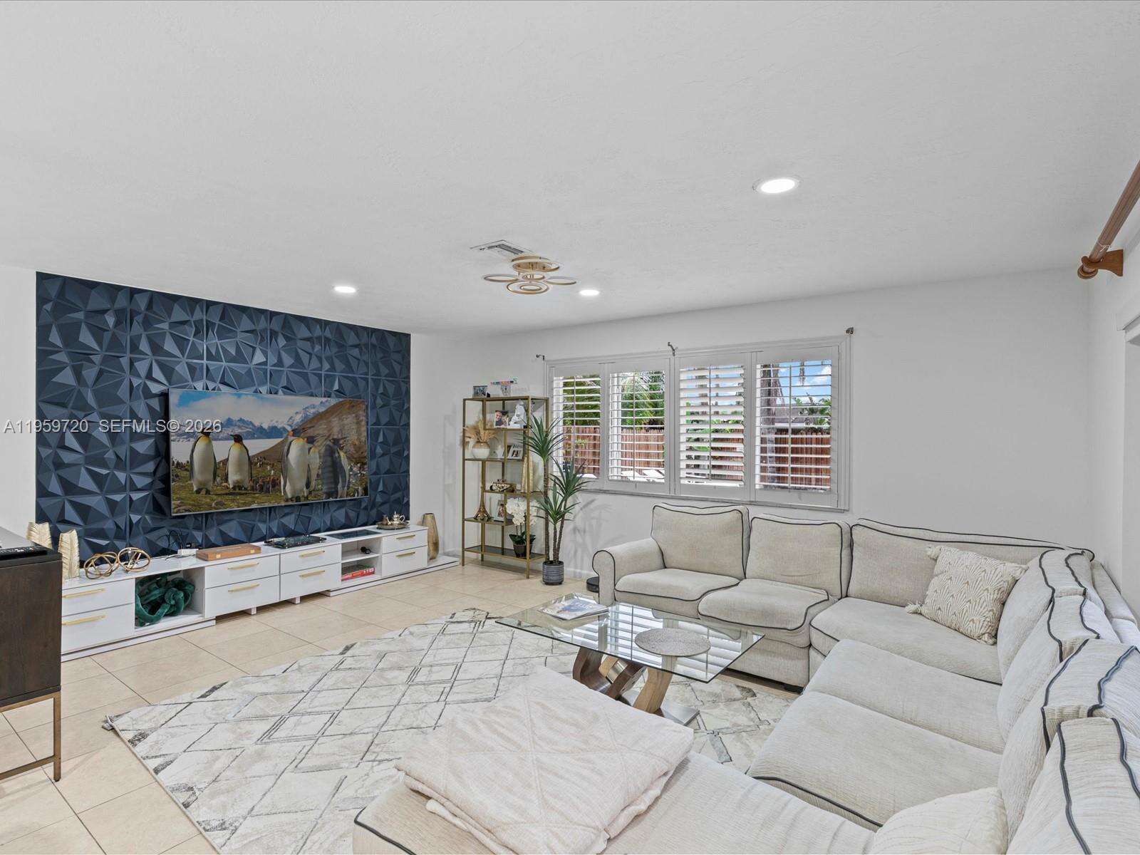 1113 46th Ter, Hollywood, FL 33021 - For Sale photo 22