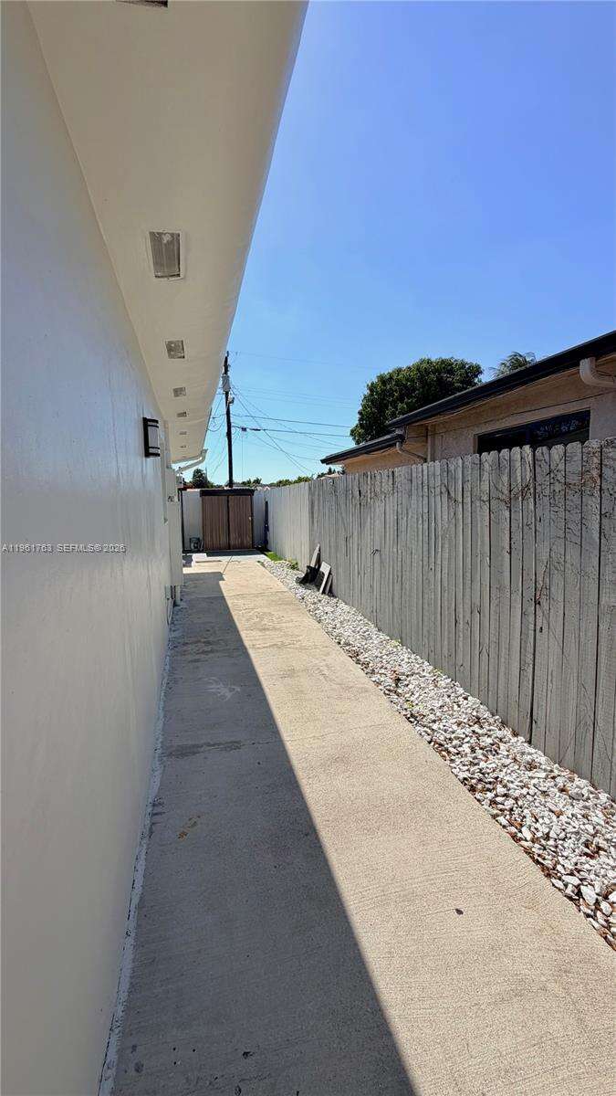 598 41st St, Hialeah, FL 33013 | Picture 15