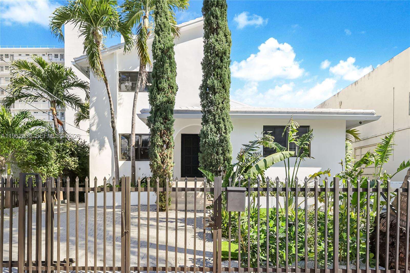 7811 Carlyle Ave, Miami Beach, FL 33141 - For Sale photo 2