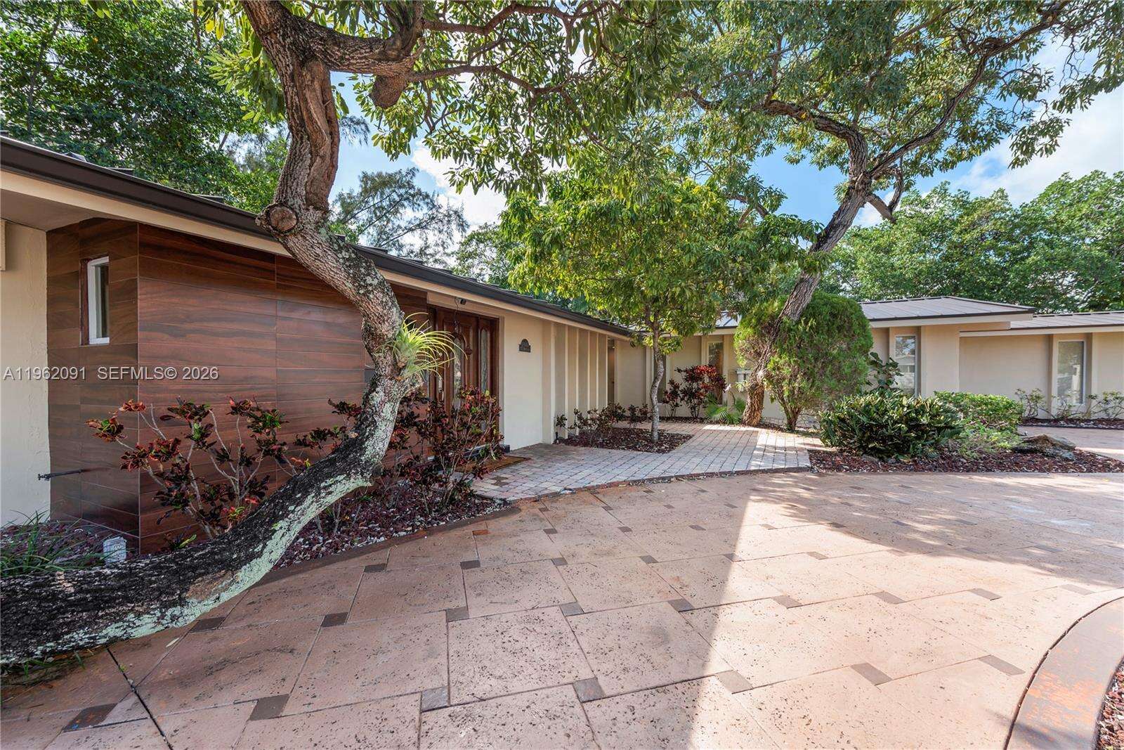 19860 24th Ct, Miami, FL 33180 | Picture 2