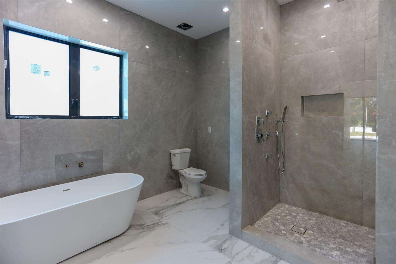 2421 201st, Miami, FL 33180 - For Sale photo 13