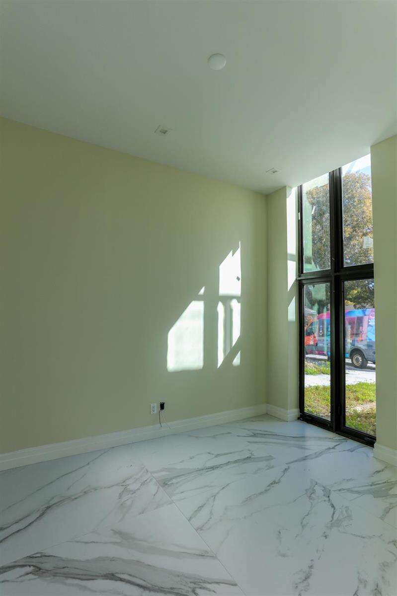 2421 201st, Miami, FL 33180 - For Sale photo 15