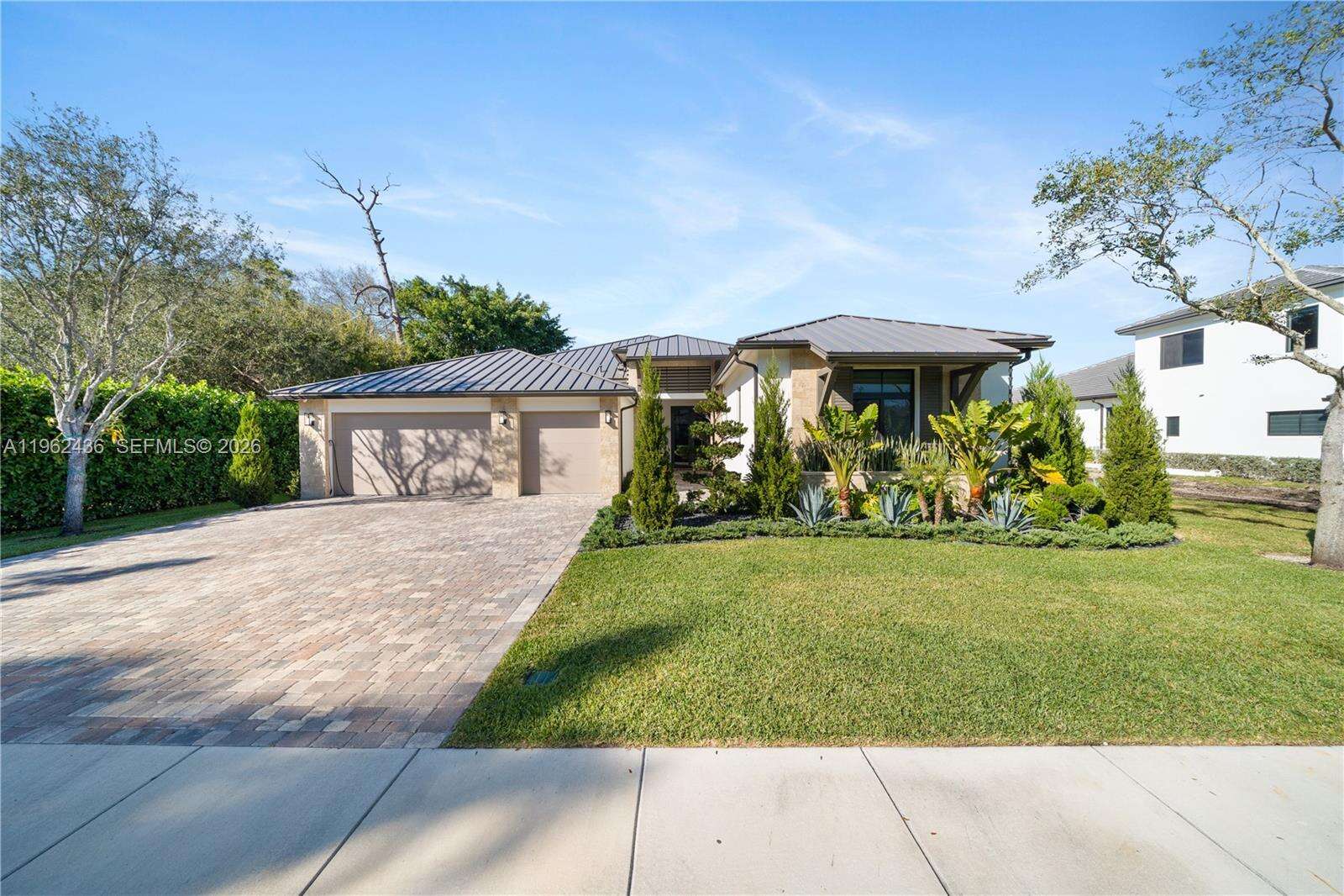 7387 74th Ln, Miami, FL 33143 - For Sale photo 1