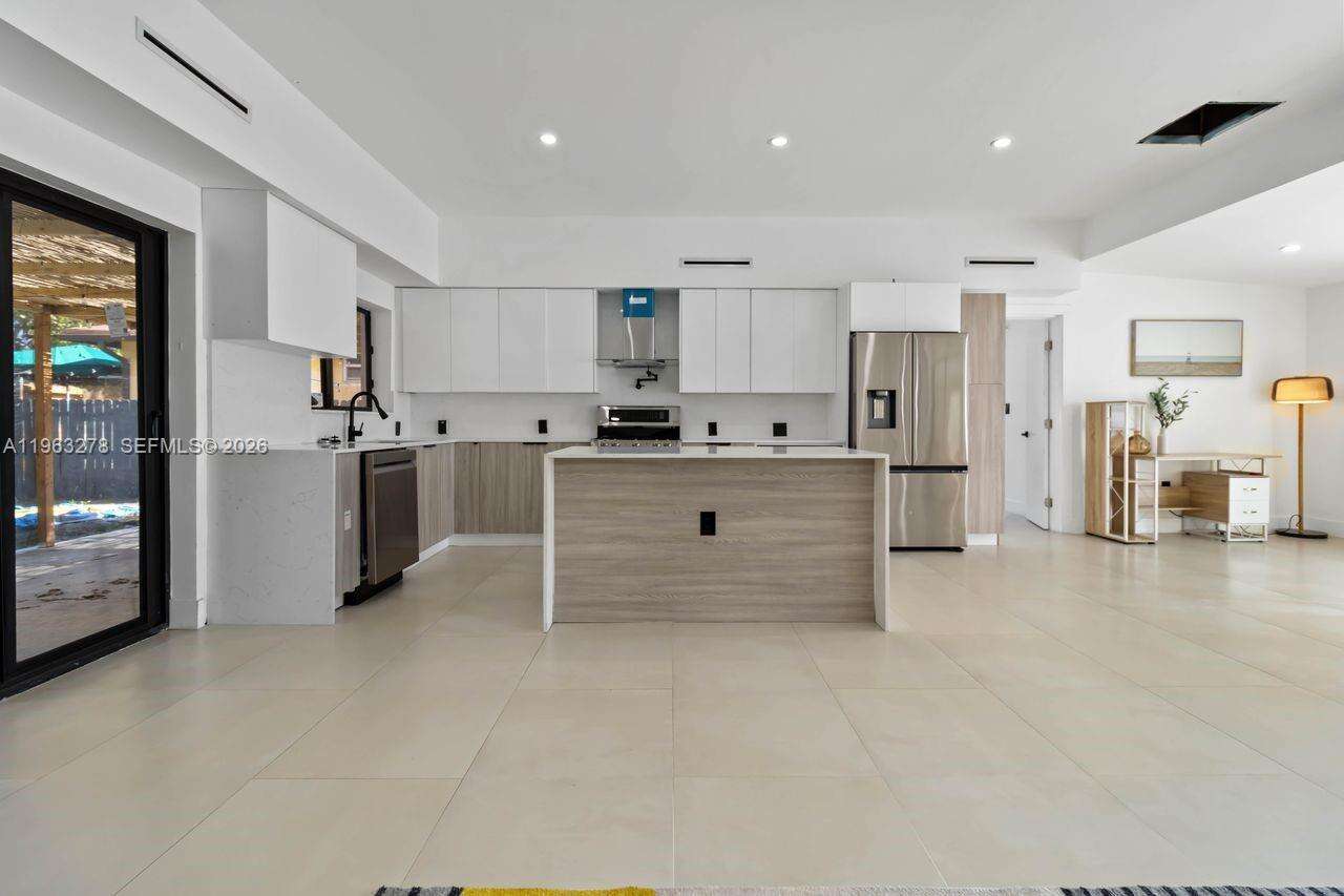 221 4th St, Hallandale Beach, FL 33009 | Picture 2