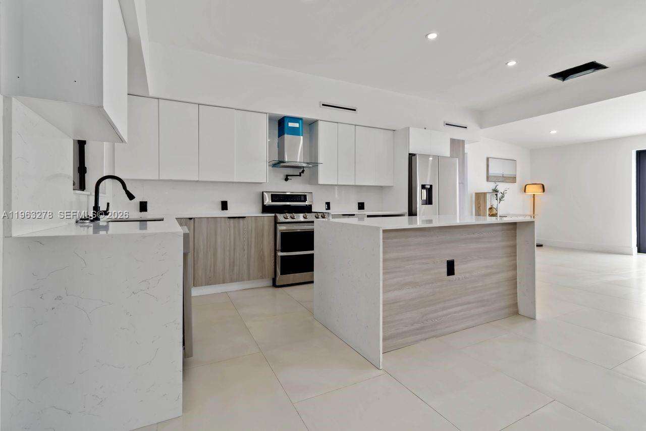 221 4th St, Hallandale Beach, FL 33009 | Picture 3