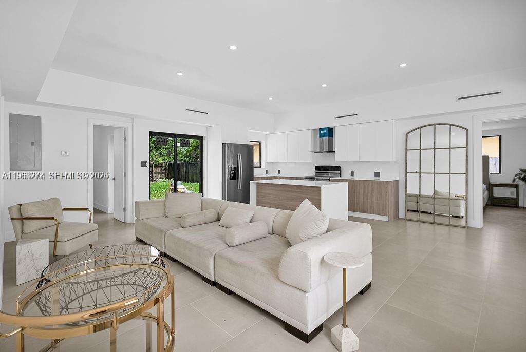 221 4th St, Hallandale Beach, FL 33009 | Picture 4