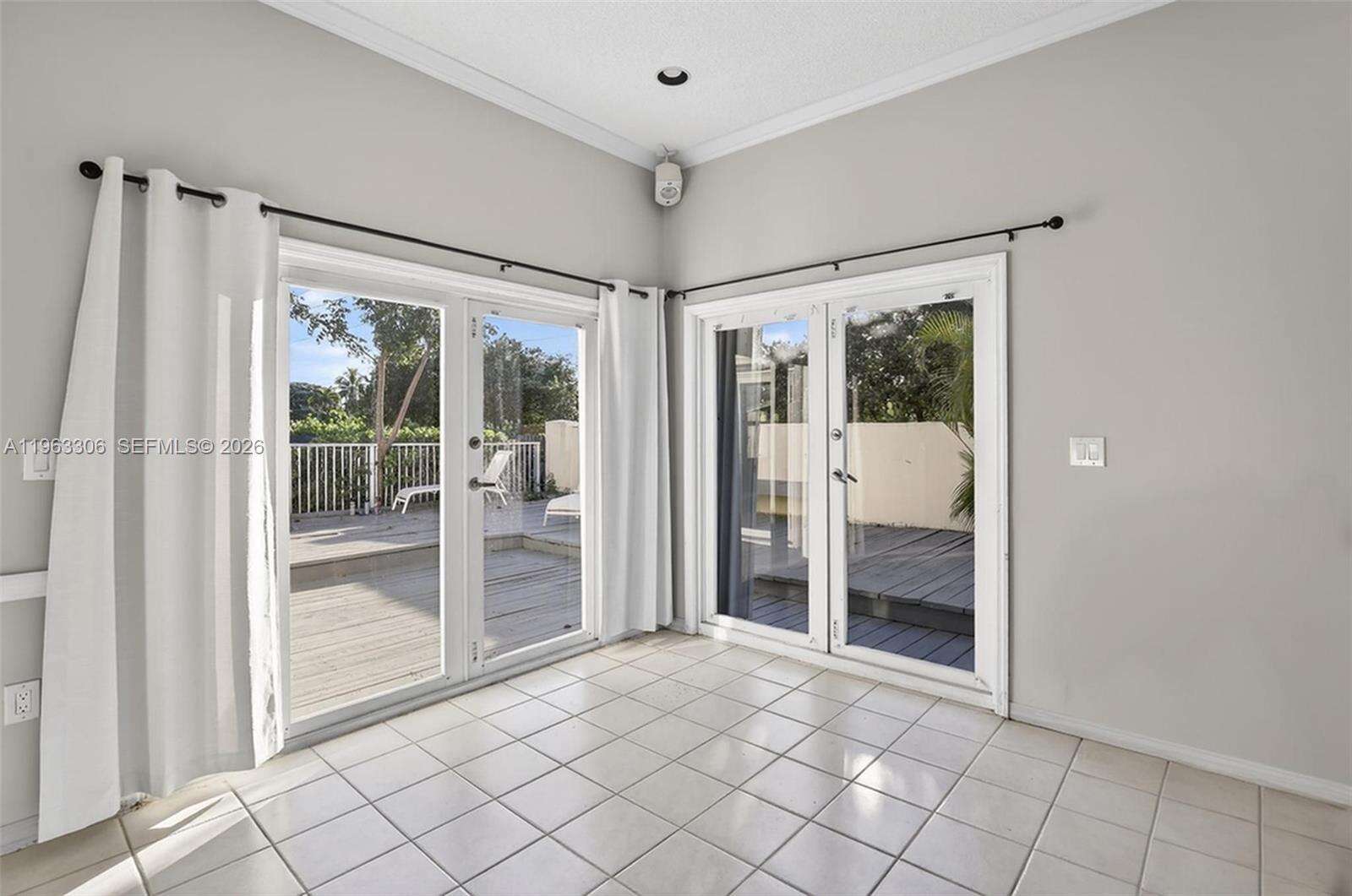 1150 Queen Palm Ct, Hollywood, FL 33019 | Picture 15