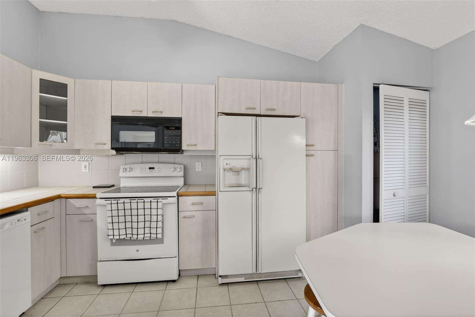 1150 Queen Palm Ct, Hollywood, FL 33019 | Picture 10