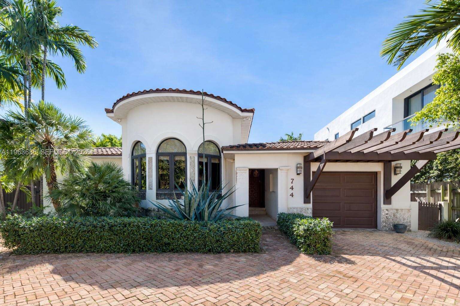 744 Lakeview Dr, Miami Beach, FL 33140 | Picture 1