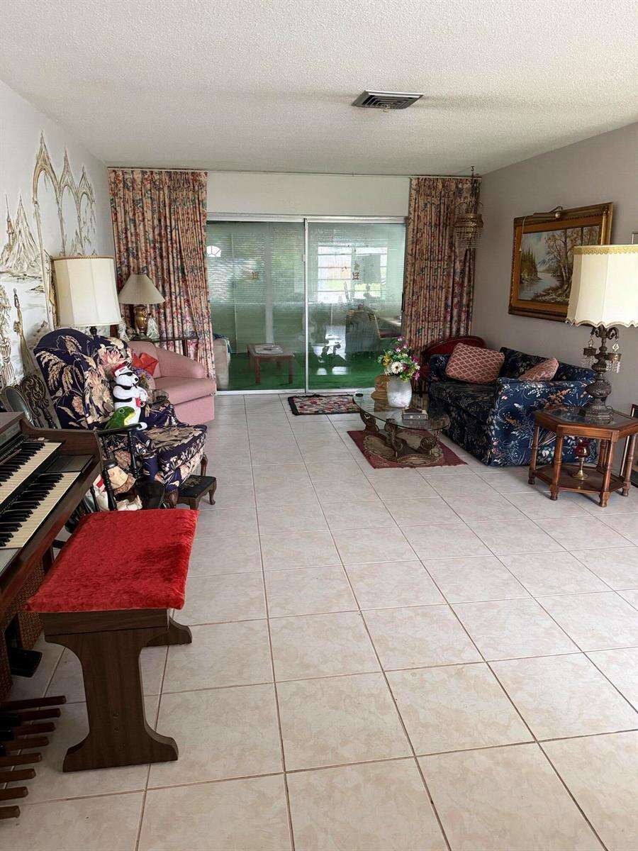 626 Crescent, Hollywood, FL 33021 - For Sale photo 6