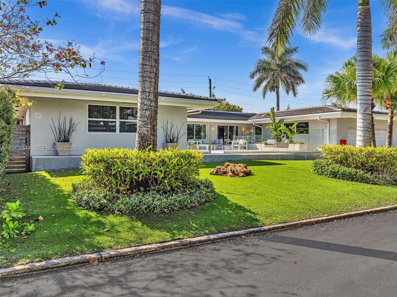 840 Southlake Dr, Hollywood, FL 33019 | Picture 1