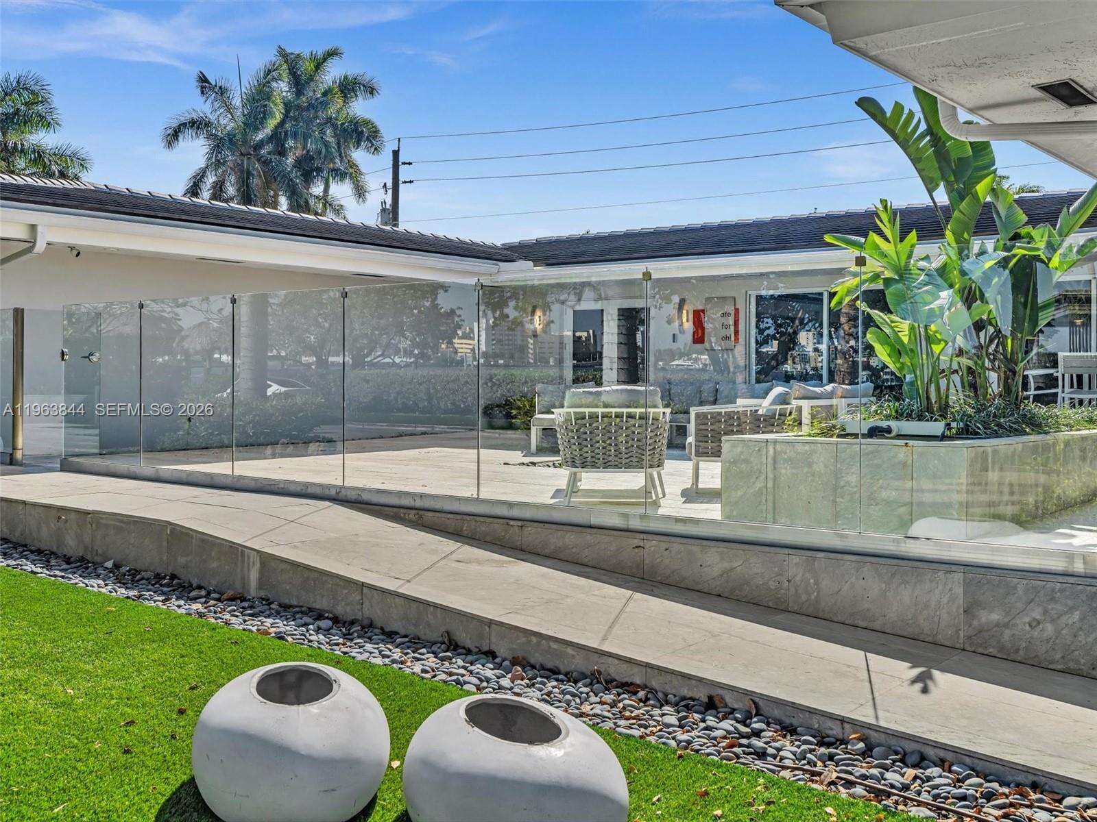 840 Southlake Dr, Hollywood, FL 33019 | Picture 2