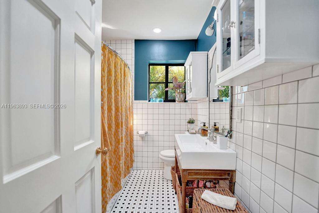 1028 Tyler St, Hollywood, FL 33019 | Picture 37