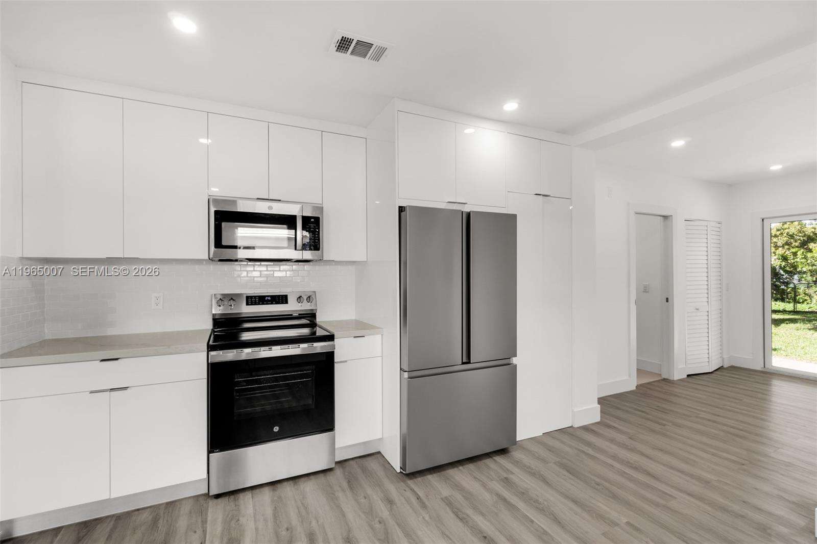 30 7th St, Hallandale Beach, FL 33009 | Picture 11