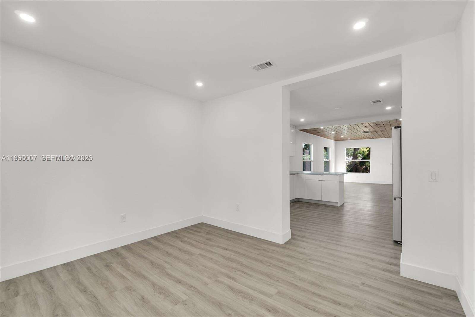 30 7th St, Hallandale Beach, FL 33009 | Picture 14