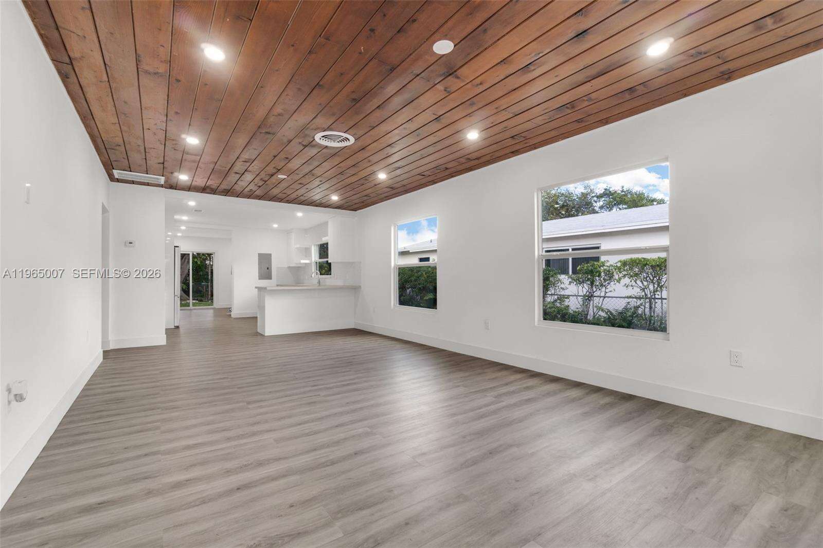 30 7th St, Hallandale Beach, FL 33009 | Picture 4