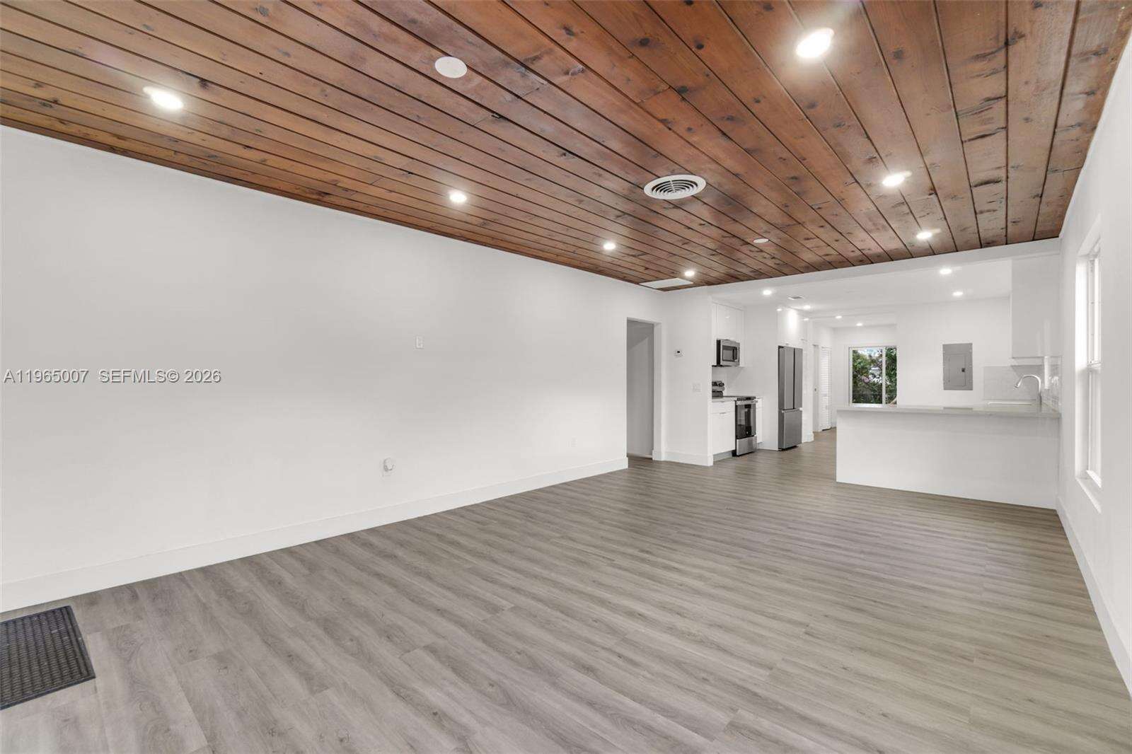 30 7th St, Hallandale Beach, FL 33009 | Picture 5