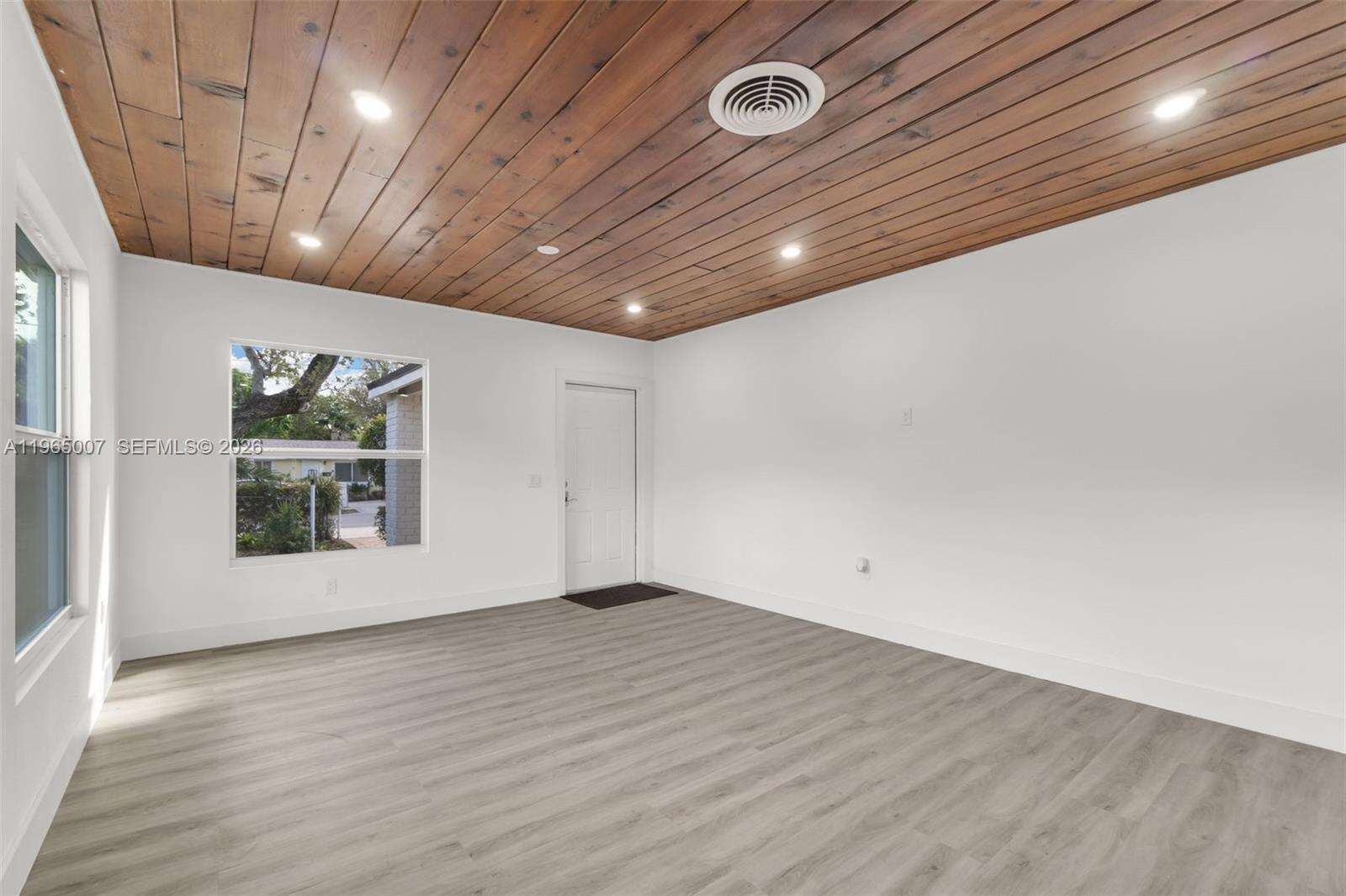 30 7th St, Hallandale Beach, FL 33009 | Picture 6