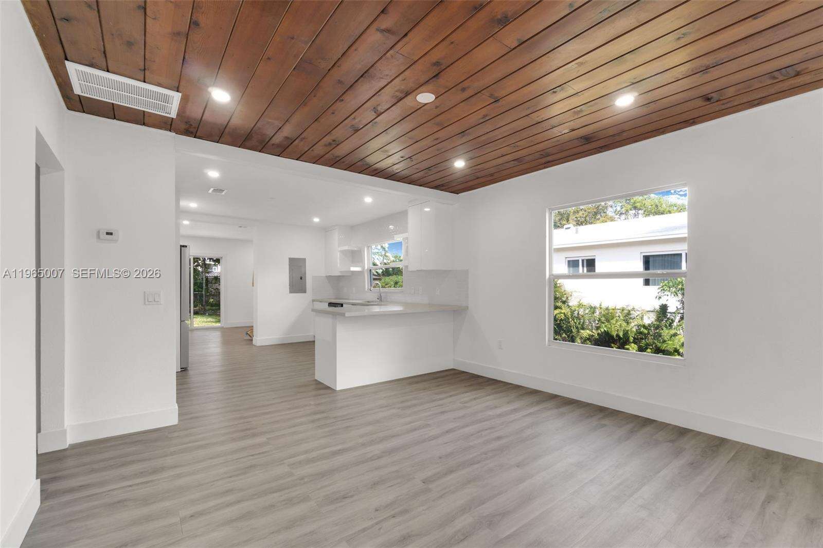 30 7th St, Hallandale Beach, FL 33009 | Picture 7